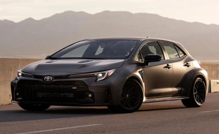 Conquiste cada curva con el Toyota GR Corolla 2026