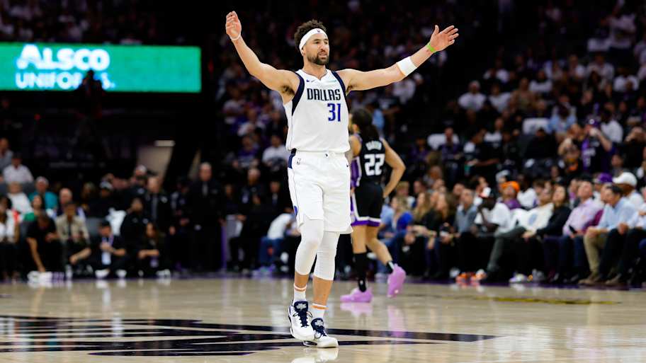 Klay Thompson holds the thin rope to pull Mavericks out of treacherous hole