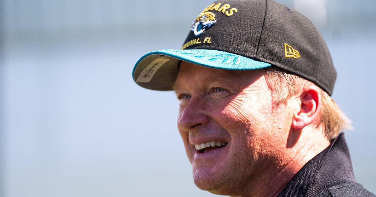 jon-gruden-receives-high-school-football-gear-from-southlake-carroll
