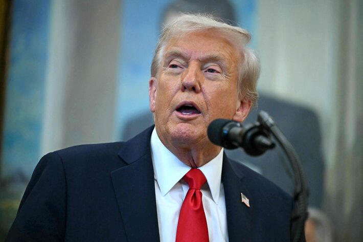 O presidente dos EUA, Donald Trump, faz um anúncio no Salão Oval da Casa Branca, em Washington, DC, em 16 de outubro de 2025 Foto: Andrew Caballero-Reynolds / AFP