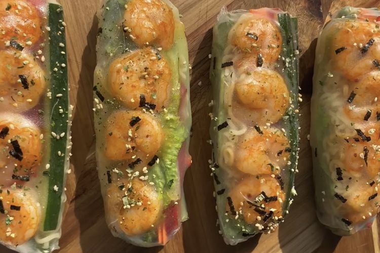 Gulungan Udang Pedas dengan Saus Kacang Segar