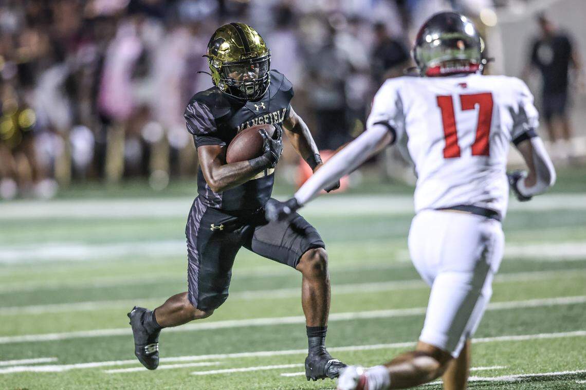 Mansfield football celebrates homecoming with win over rival Mansfield ...