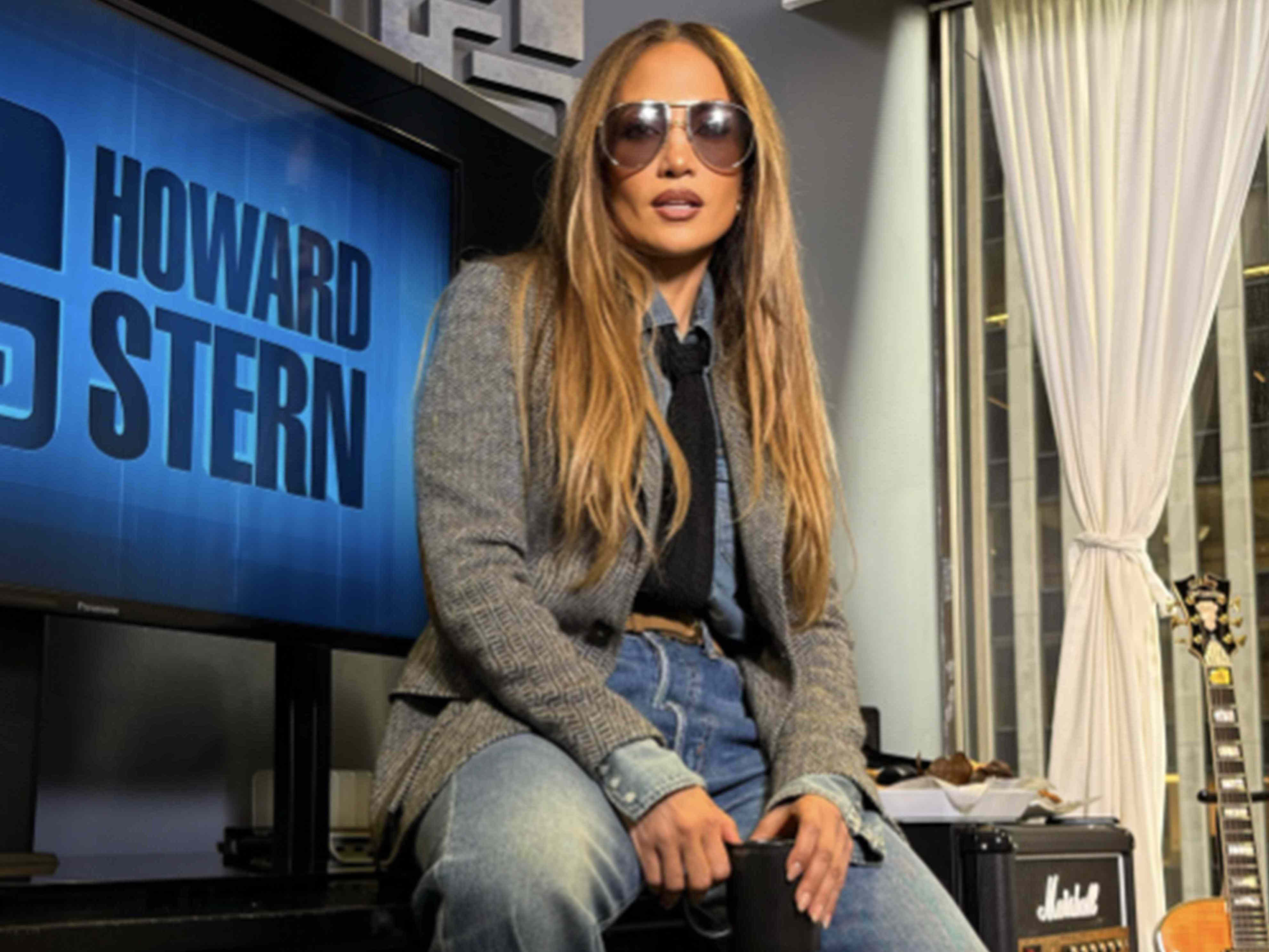 Jennifer Lopez, 56, wore these cool-girl jeans that are flattering at ...