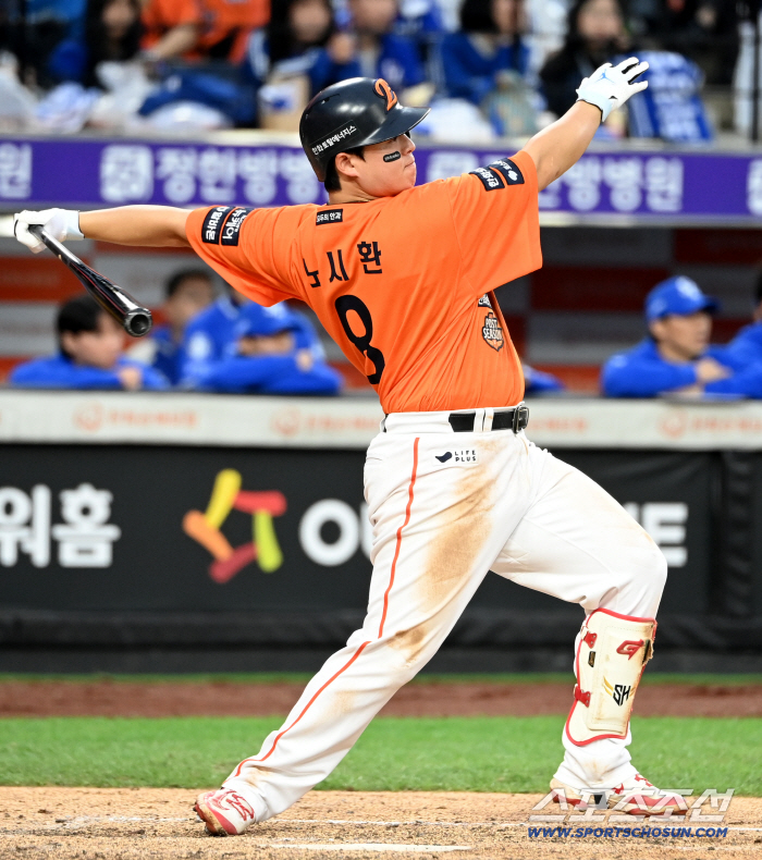 Roh Si-hwan has 3 hits