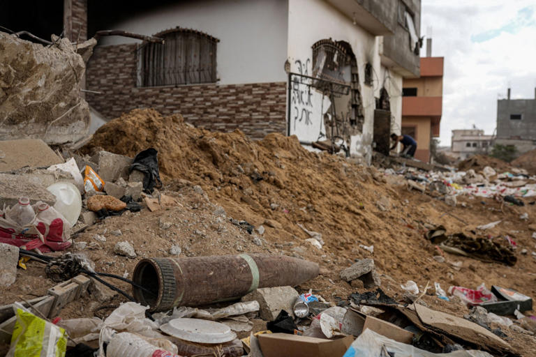 Thousands of tonnes of unexploded bombs left in Gaza