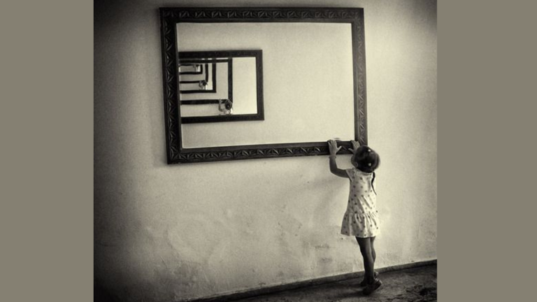 Optical Illusion: What Do You See, Endless Reflections, or a Past ...
