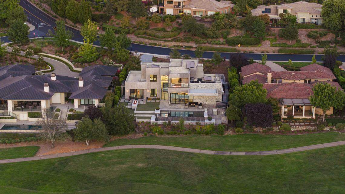 Striking modern Sacramento home has ‘big wow factor,' fairway views ...