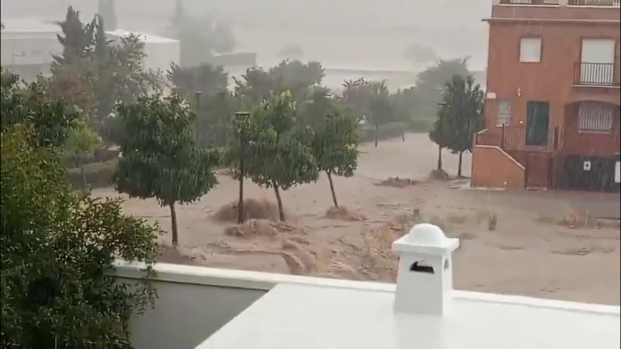 : Sudden Downpour Triggers Flash Floods in Íllora, Granada