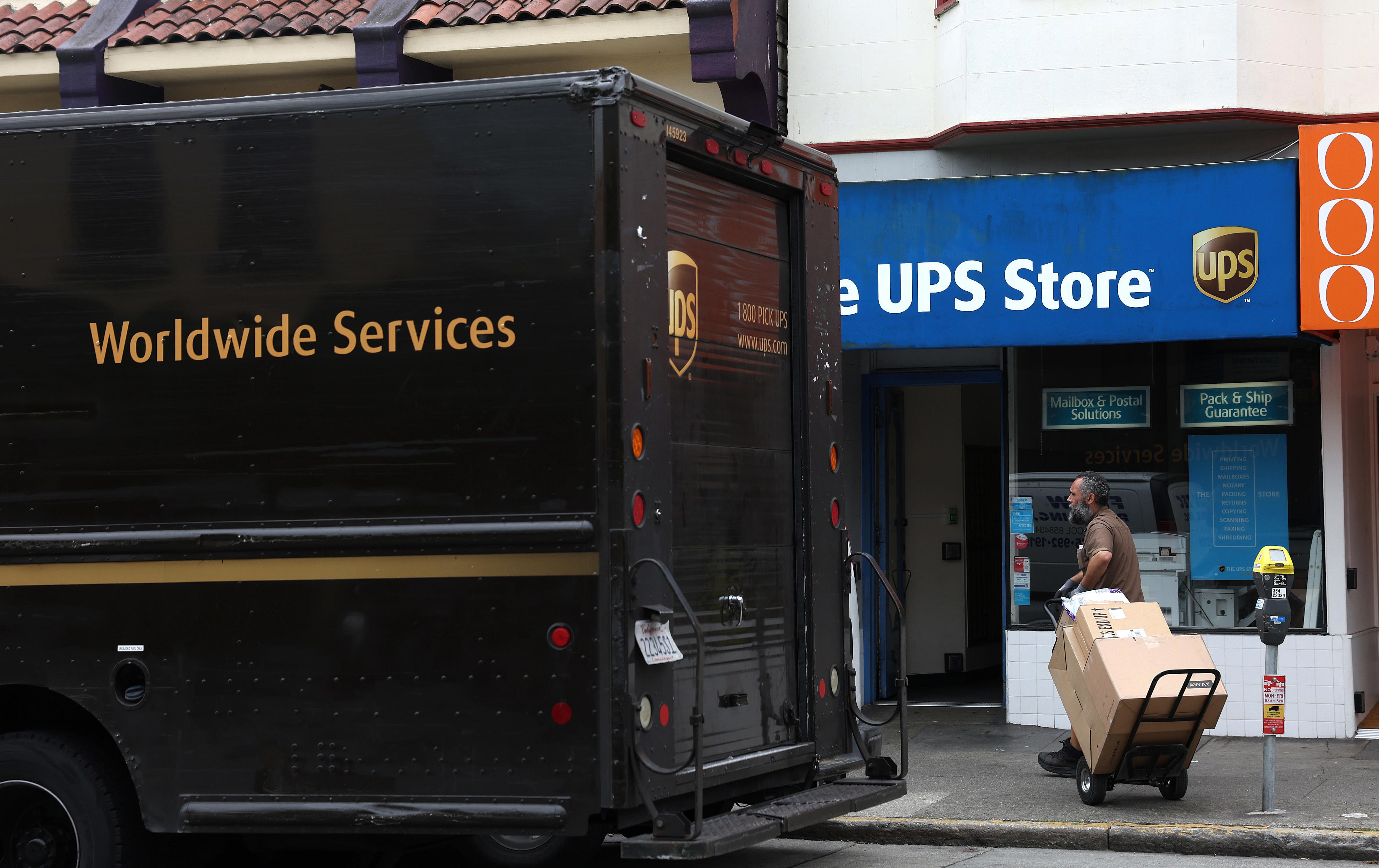 are-banks-post-offices-ups-and-fedex-open-on-2025-election-day-what