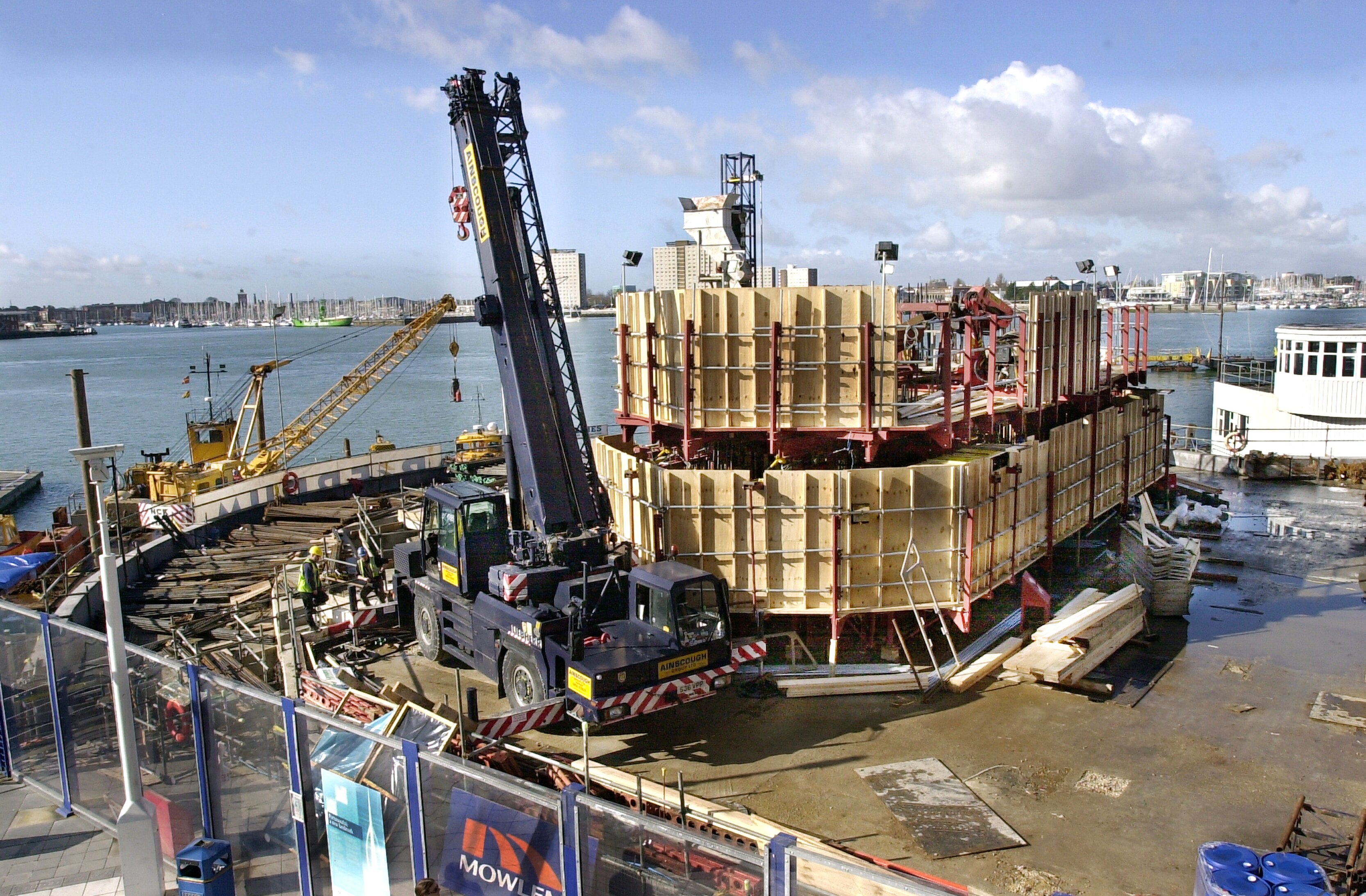 Look back at mind blowing snaps of the Spinnaker Tower's construction ...