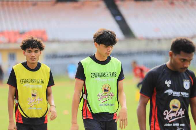 Ayah Pastikan Reno Tetap di Persipura