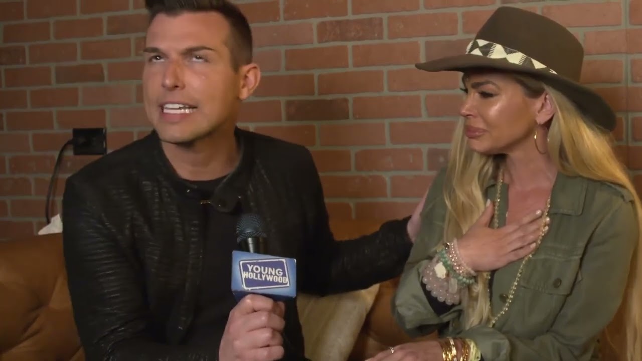 Backstage Psychic Reading Leaves Hollywood In Tears