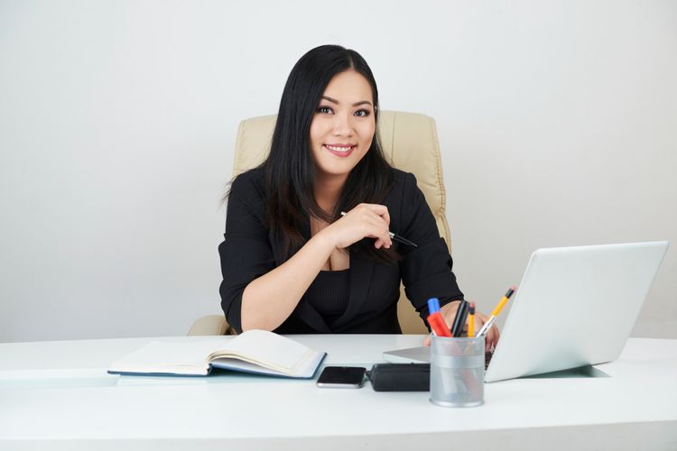 Cerdas Tanpa Heboh: 9 Cara Orang Pintar Menunjukkan Kecerdasan Mereka