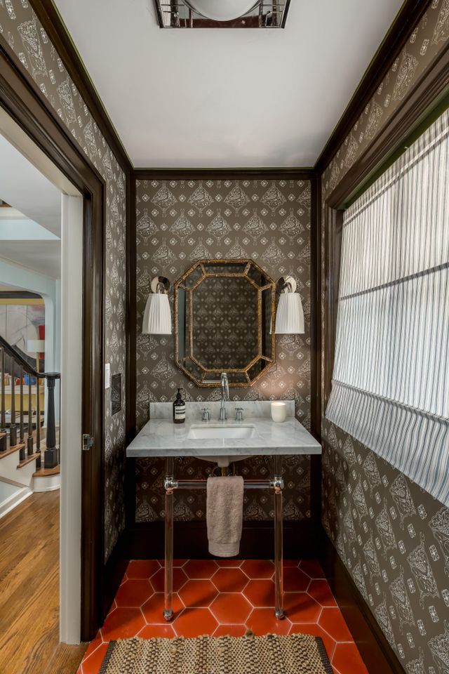 Brown bird wallpaper bathroom