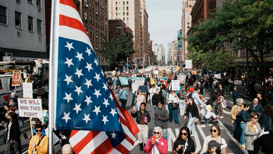 Proteste im ganzen Land: Auch in New York City ging Tausende gegen die Politik von US-Präsident Donald Trump auf die Straße.