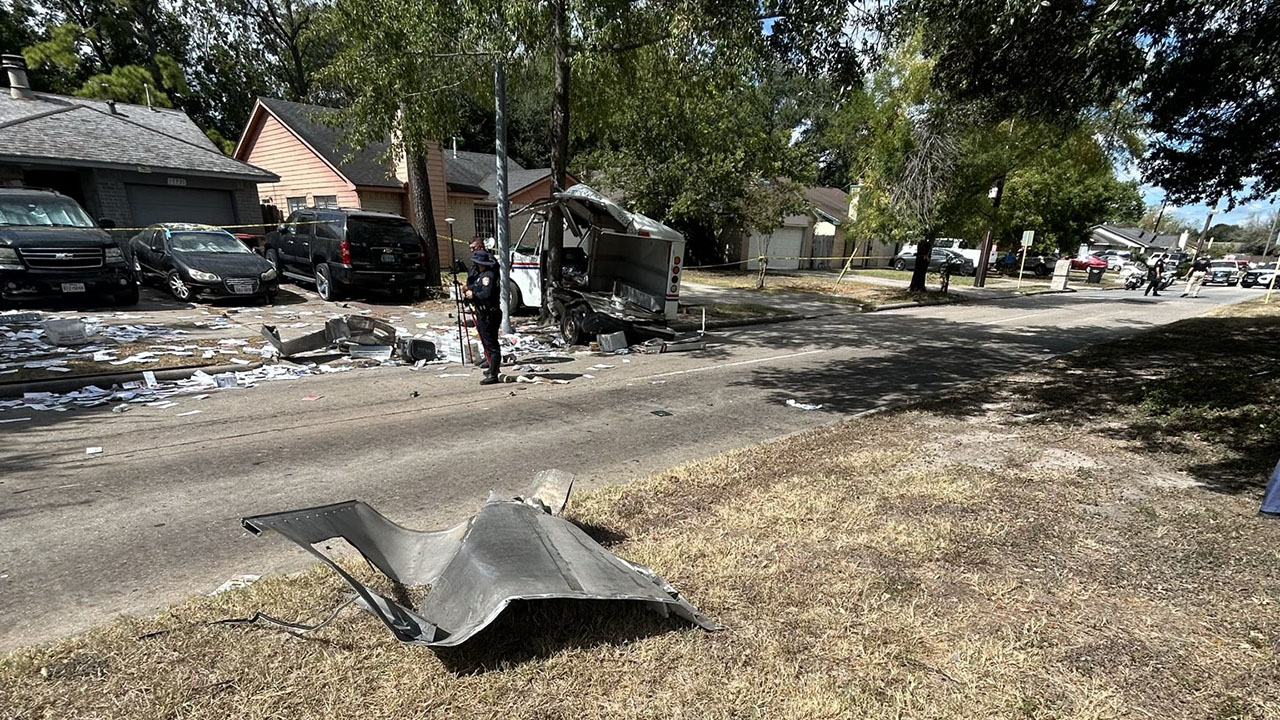 Man charged with intoxication manslaughter in crash that killed USPS ...