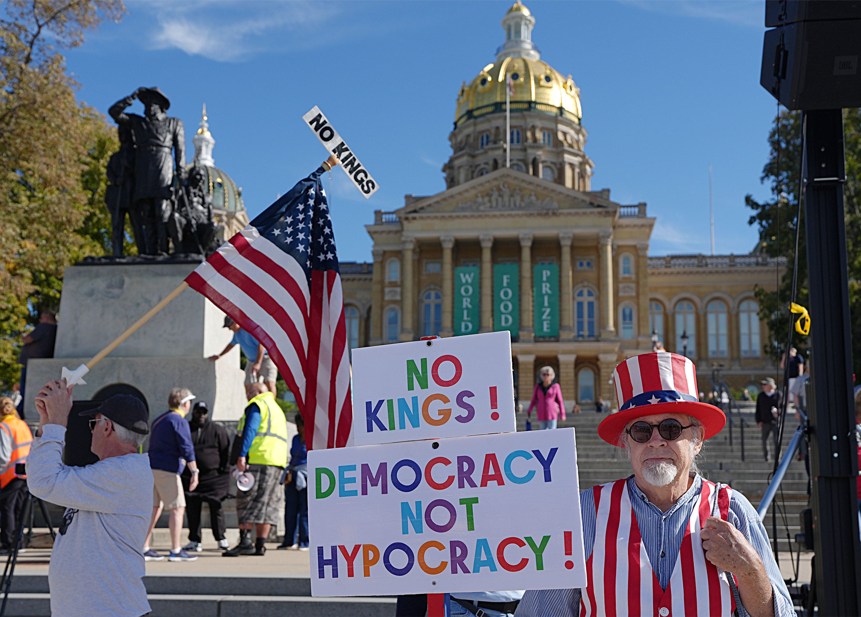 Inflatable costumes and chants of ‘No Kings’ draw thousands to the Iowa ...