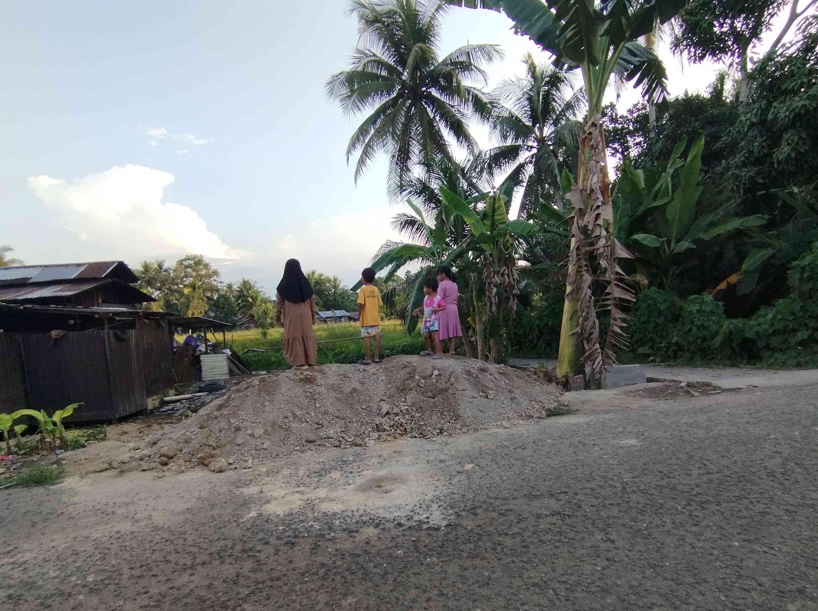 Empat Jiwa Ceria di Jantung Pedesaan Angkinang HSS