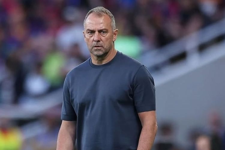 Hansi Flick Tak Hadir di El Clásico Usai Dikartu Merah saat Lawan Girona