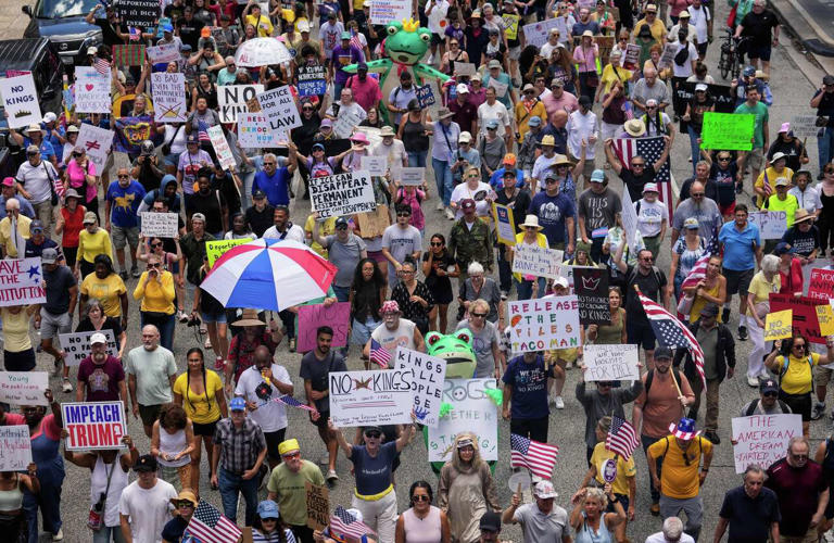 Live updates: Thousands of No Kings protesters rally across Houston area