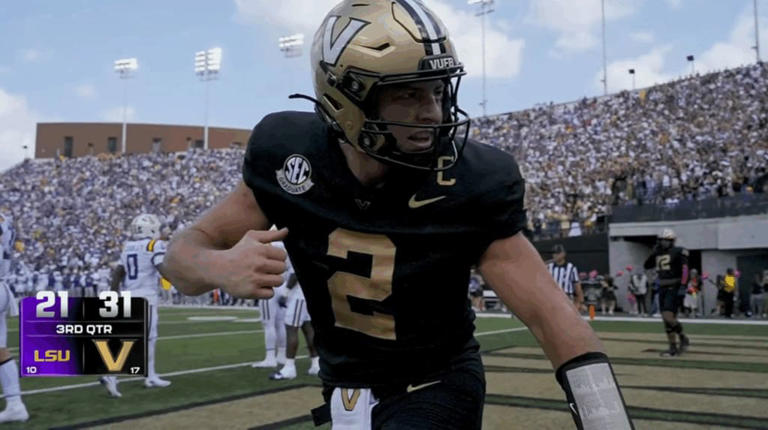 No. 17 Vanderbilt knocks off No. 10 LSU, keeps CFP dreams alive