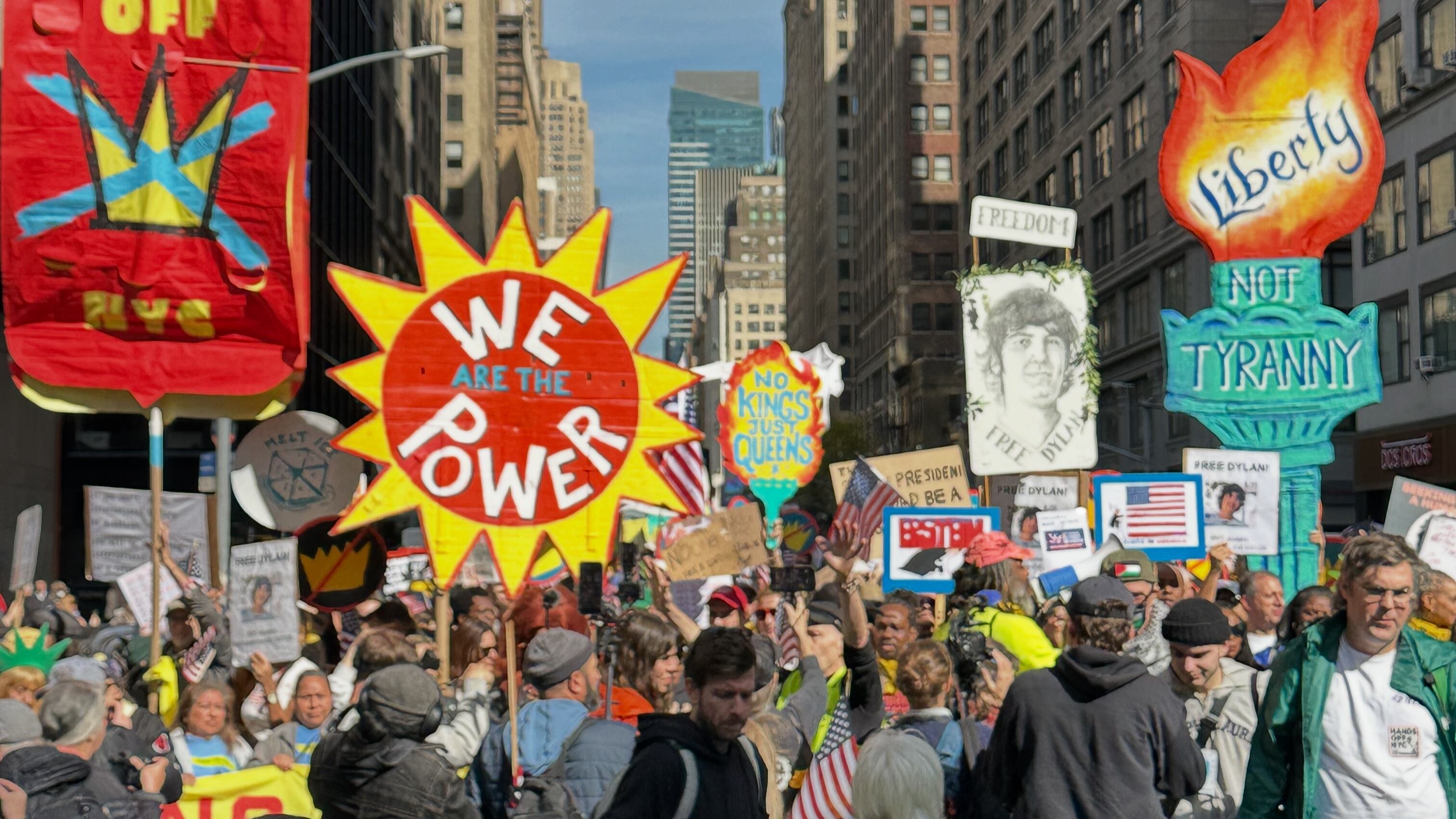 Nationwide Protests Chant 'No Kings' Against Trump