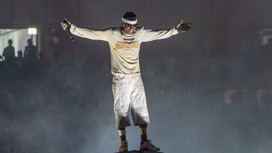Travis Scott lights up the stage with an electrifying performance on ...