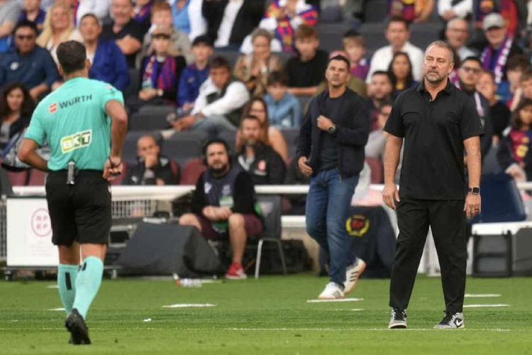 Flick Dikartu Merah, Barcelona Menang Dramatis Lawan Girona