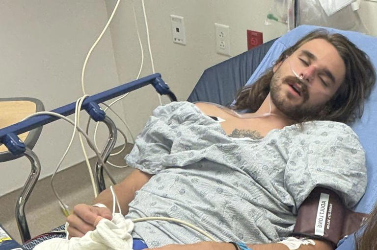 Factory worker who 'vaped every 10 seconds' felt like he was shot when lung  collapsed