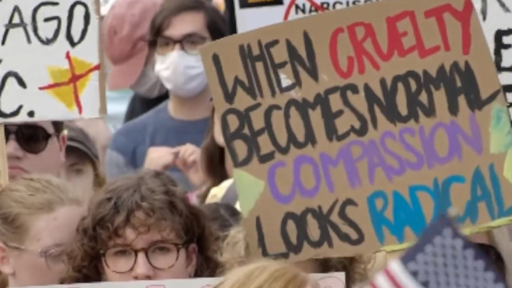 Millones de manifestantes protestan contra Trump en las principales ...