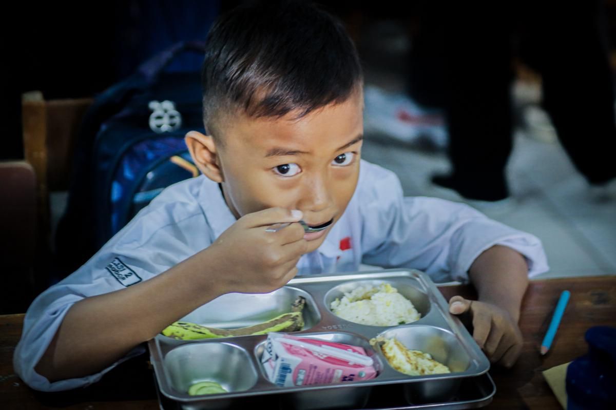 Bahlil Puji MBG, Akui Pernah Lapar Saat Kuliah
