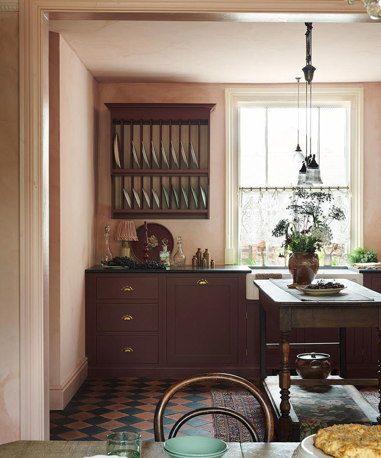 The unexpected kitchen color trend we thought would be a 'phase' is now ...