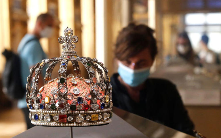 Everything to Know About the Louvre’s Apollo Gallery, the Site of the ...