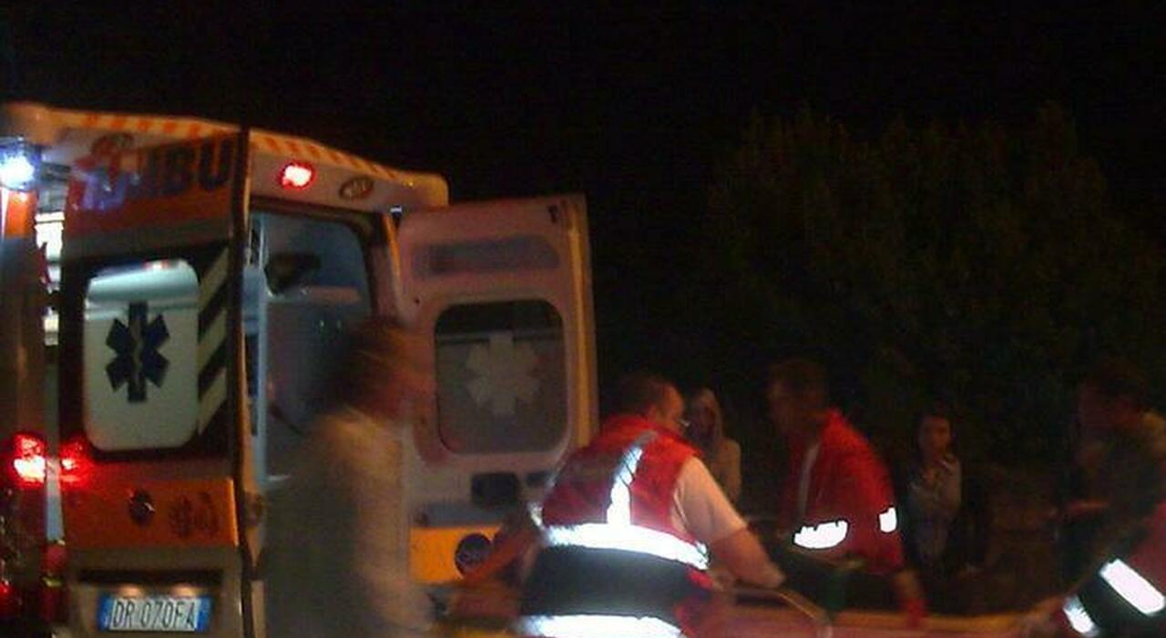 Incidente stradale: moto contro auto, morto 22enne
