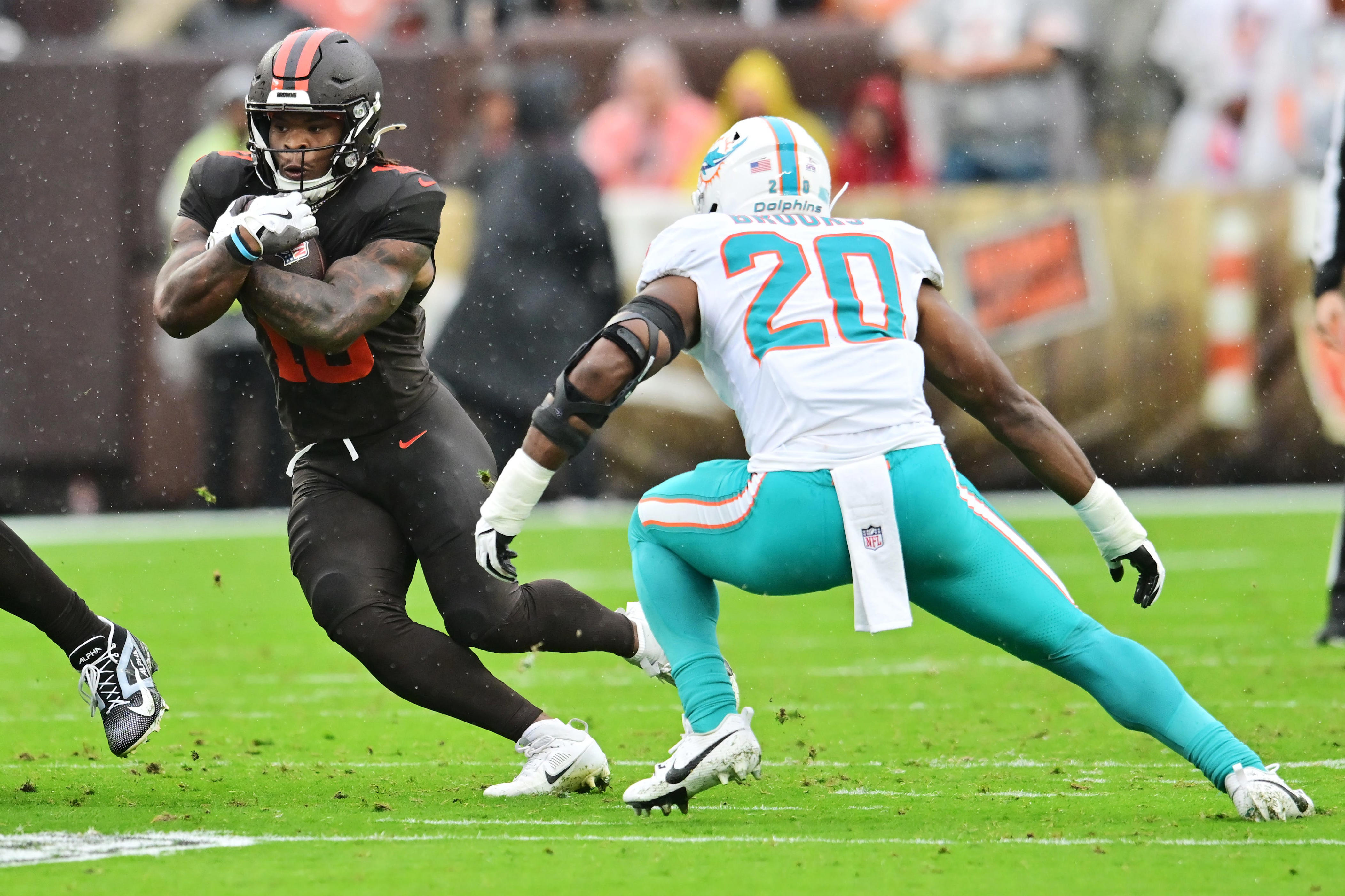 Cowboys lose top LB target to new contract with Dolphins