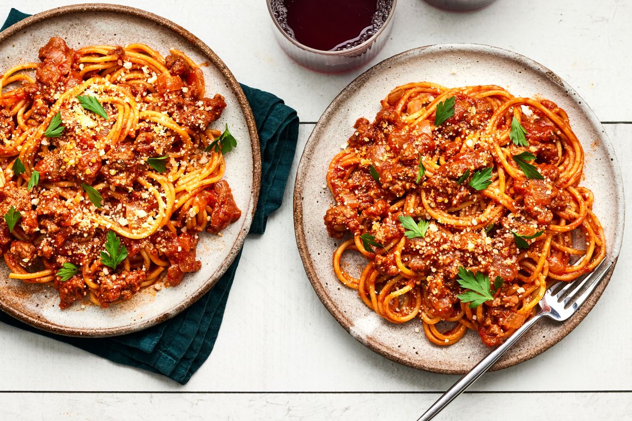 one-pot spaghetti on plates