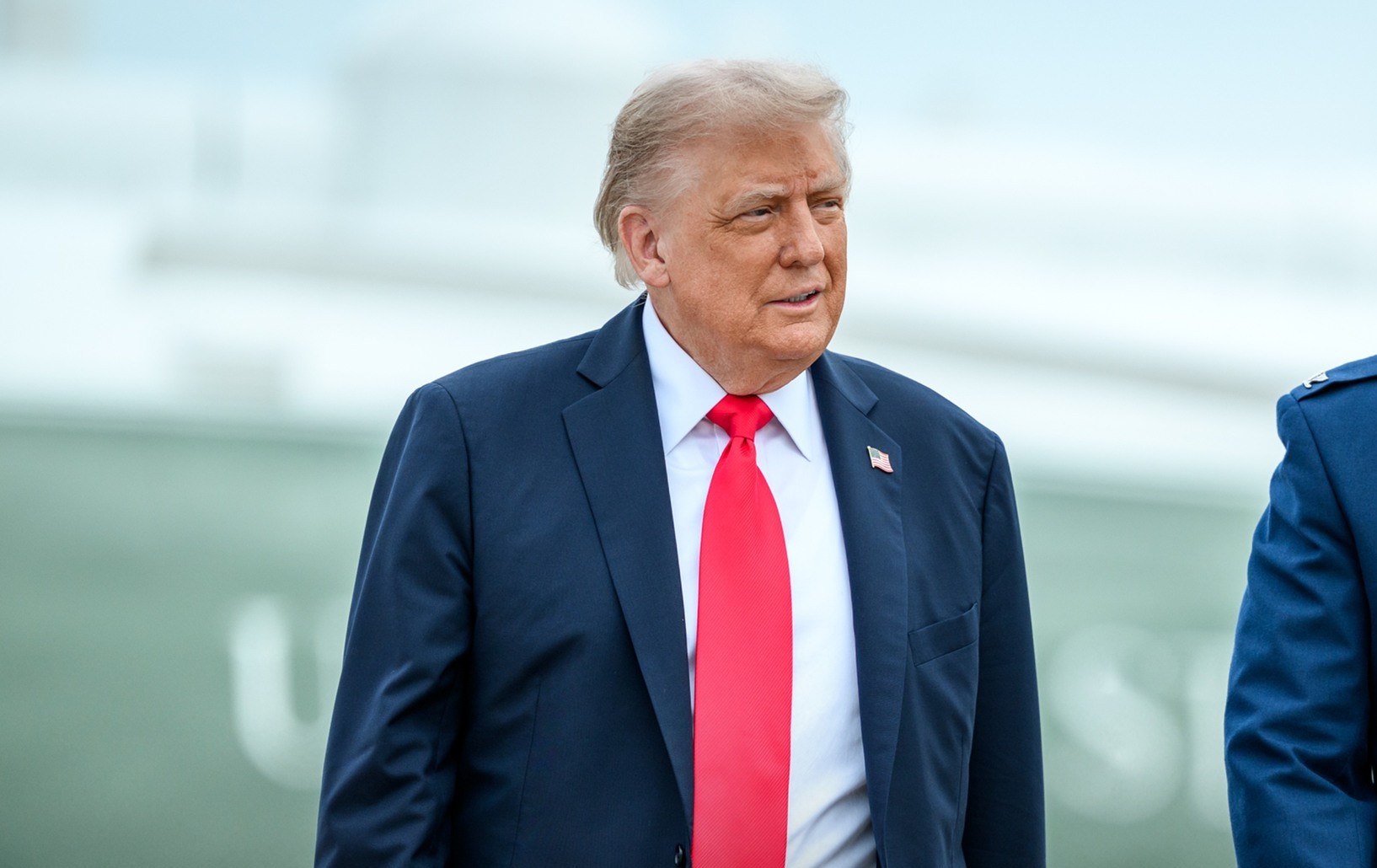 Trump anuncia destrucción del cuartel naval de Irán y el hundimiento de nueve buques de guerra