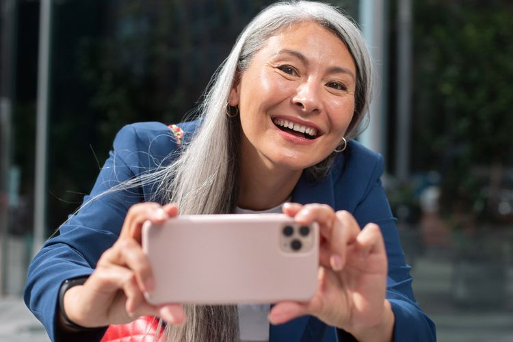 10 Pandangan Hidup Generasi Boomer yang Masih Bertahan di Era Kini