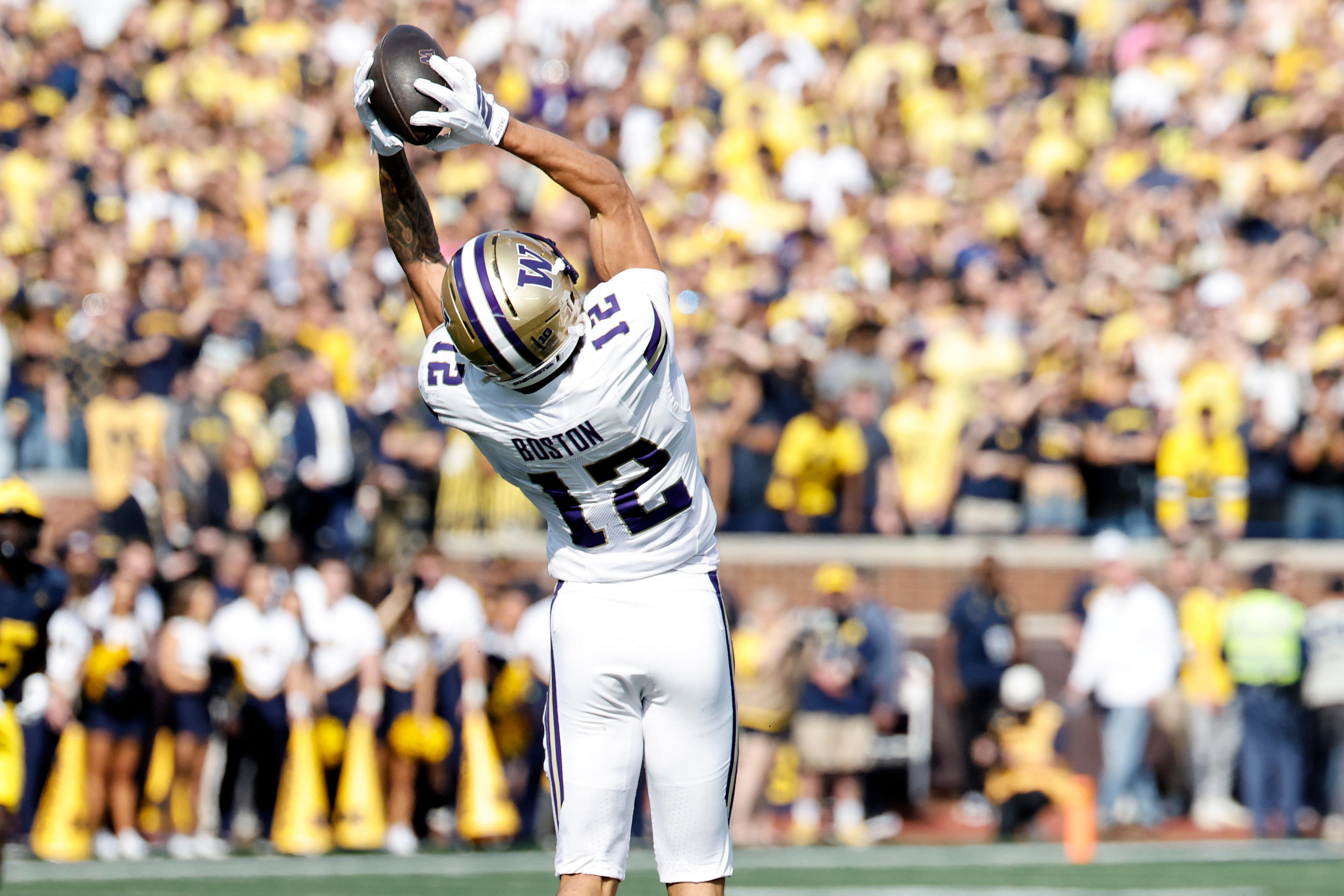 Washington football set for early kickoff against No. 23 Illinois