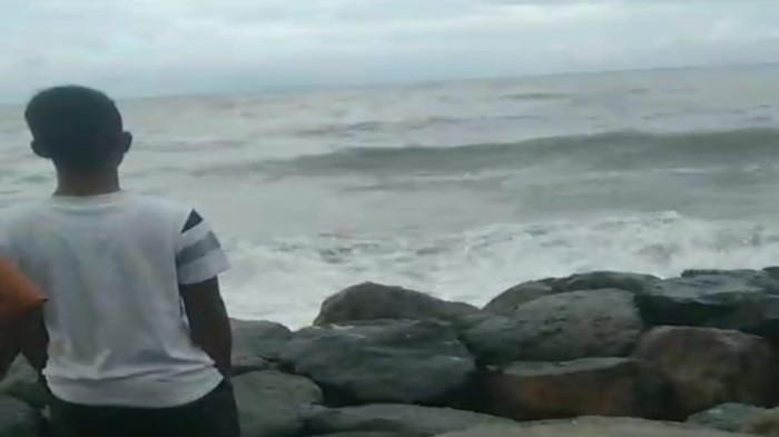 Empat Berita Terpopuler: Remaja Tewas Terseret Ombak, Penertiban PKL, dan Evakuasi Ular