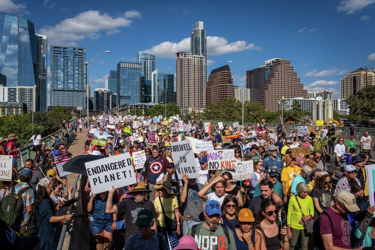 Tens of thousands gather for Austin 'No Kings 2' protest
