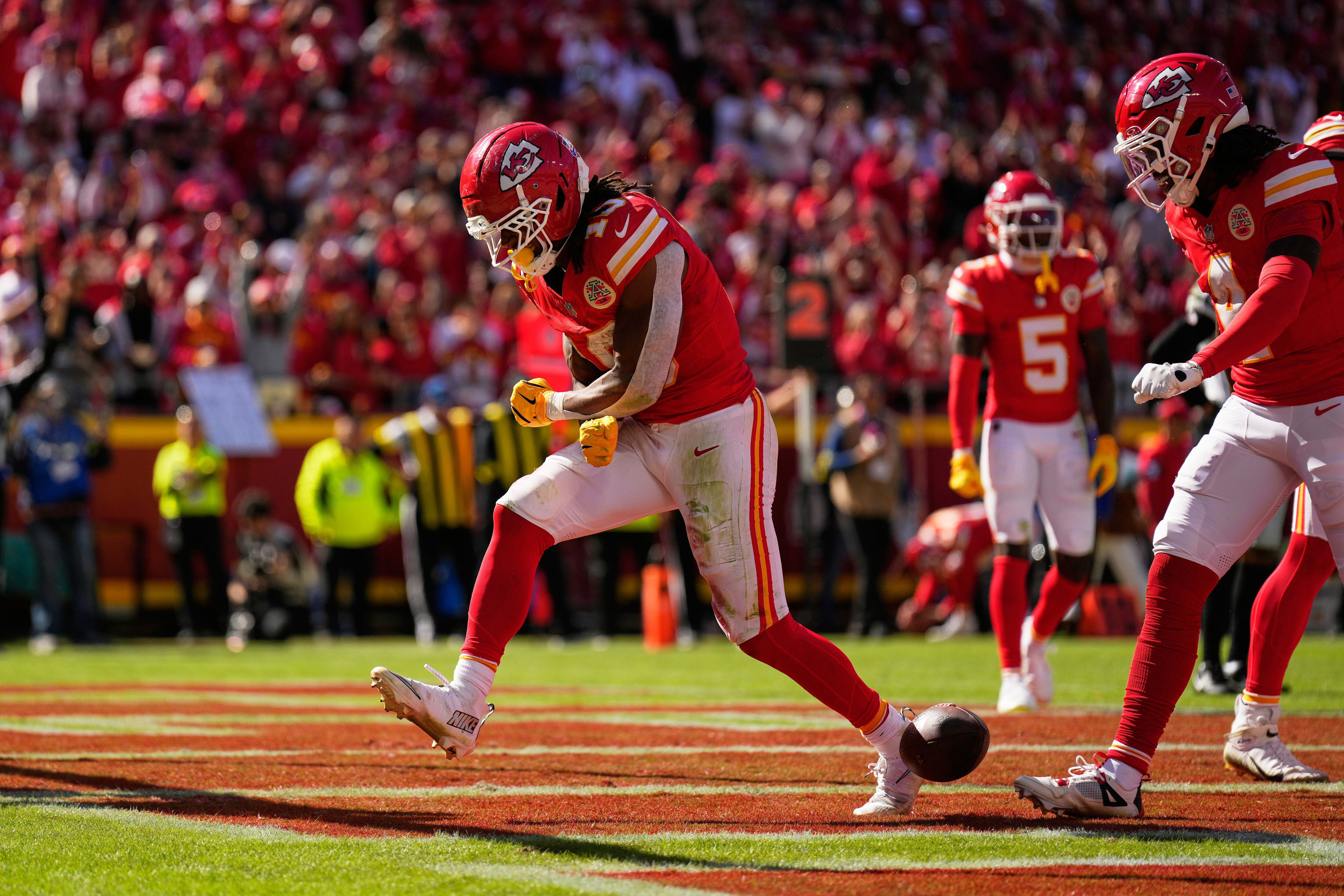 Patrick Mahomes leads Chiefs to rout of Raiders as Rashee Rice returns ...