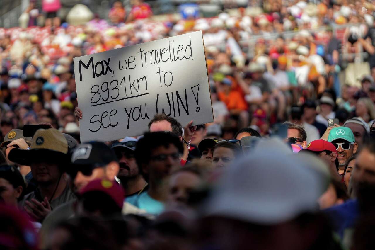 Garth Brooks brings heart and hits to Austin Formula One Grand Prix