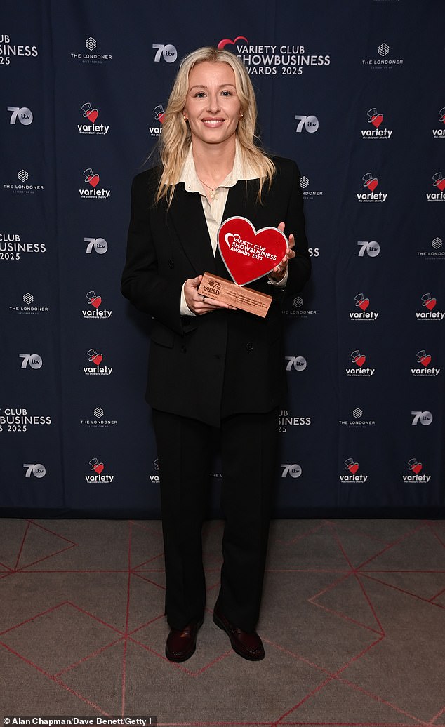 Leah Williamson was awarded the award for her contribution to football and sports, following her career as an England international footballer and captain of the Lionesses