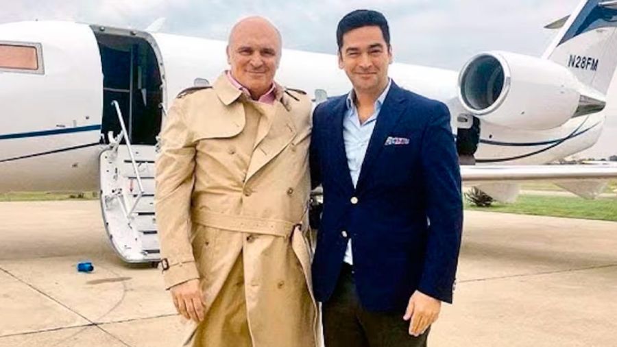 José Luis Espert junto al avión del empresario Fred Machado