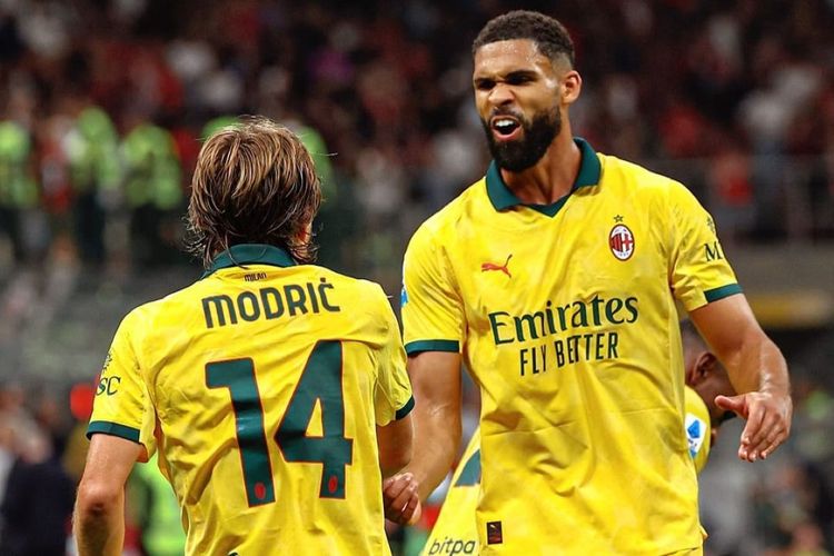 AC Milan Kalahkan Fiorentina 2-1, Puncaki Klasemen