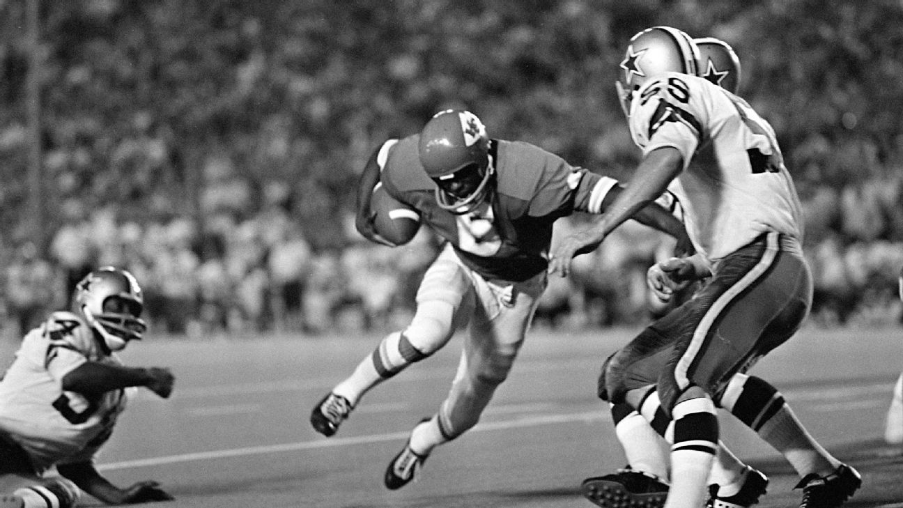 Warren McVea, Super Bowl champion with Chiefs, dies at 79