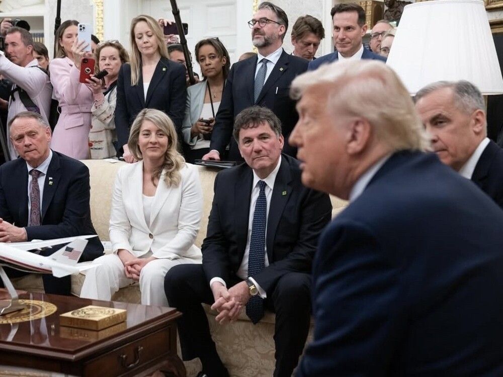  Dominic LeBlanc is pictured inside the Oval Office at the White House with U.S. President Donald Trump.