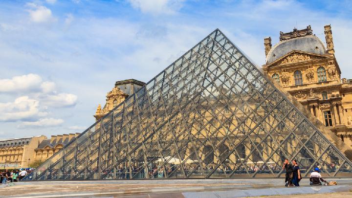 Tiga Berita Terkini: Perampokan Museum Louvre dan 97 WNI di Kamboja