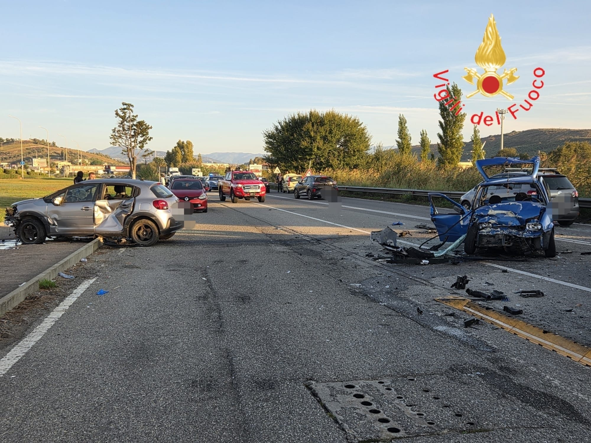 Violento scontro tra tre auto a Catanzaro: quattro feriti e disagi alla ...